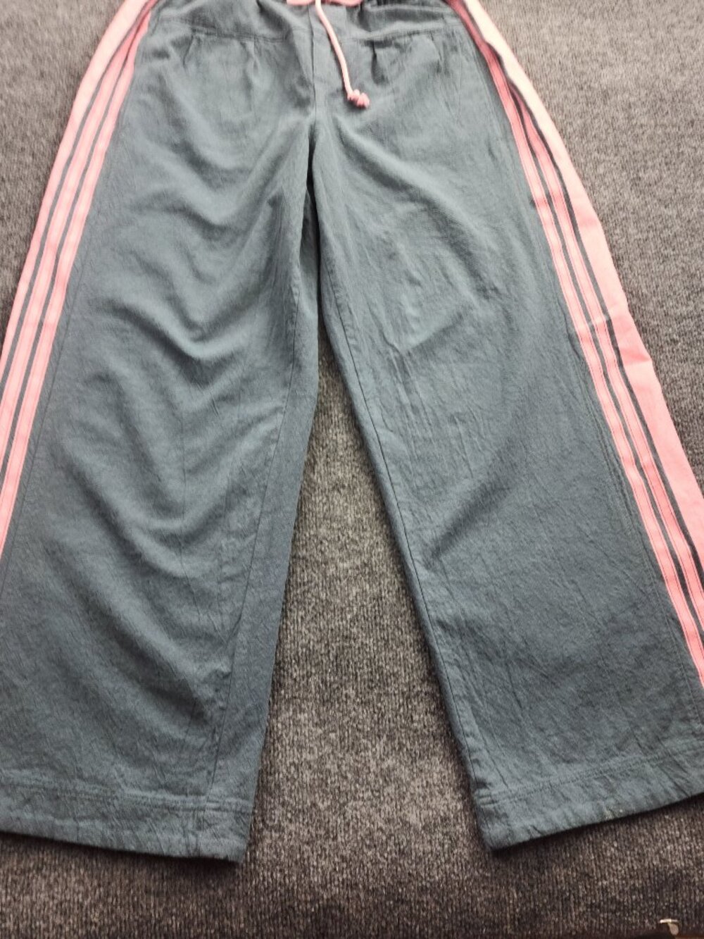 Y2K Side Stripe Wide Leg Track Pants Sporty Retro Athleisure Gray Pink - Picture 3 of 12